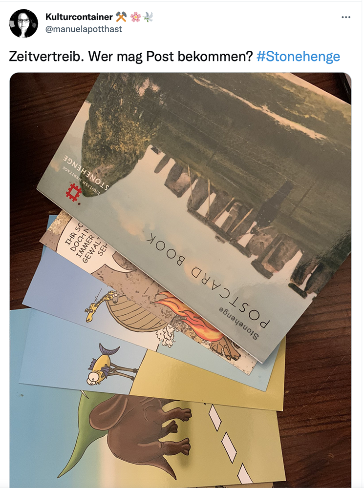 Postkartenbuch über Stonehenge und weitere illustrierte Postkarten zur Evolution, Cartoons